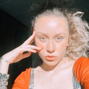 Meet your Posher, Chloe